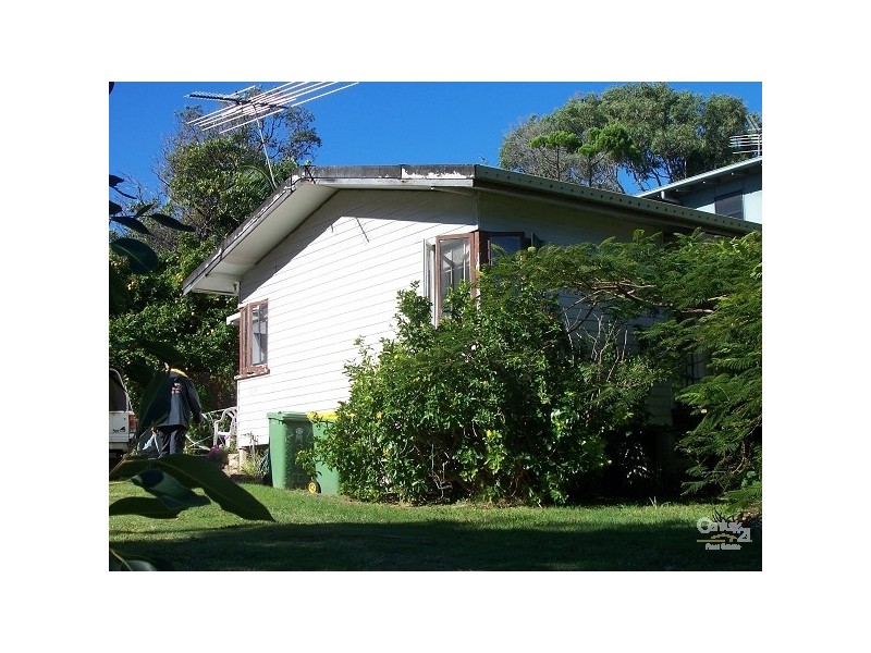 88 Mooloomba Rd, Point Lookout QLD 4183