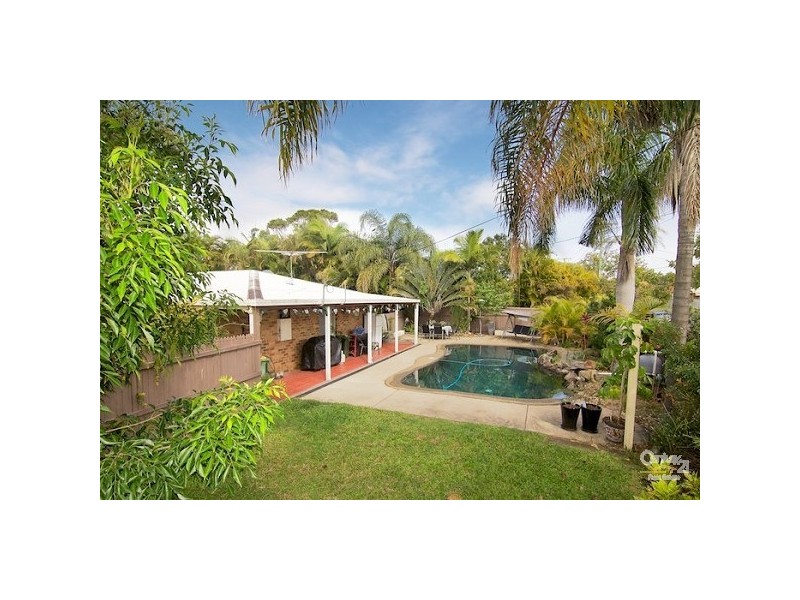 1 Wisteria Ct, Victoria Point QLD 4165
