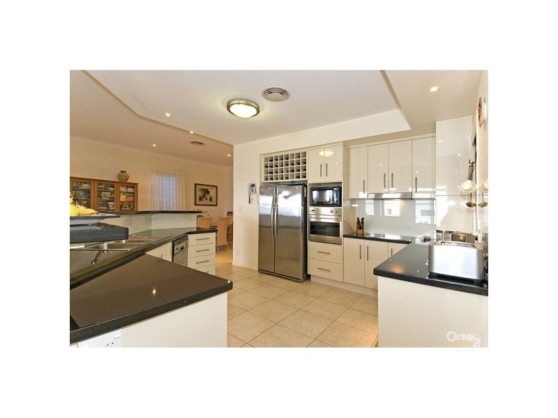 24 Gray St, Redland Bay QLD 4165