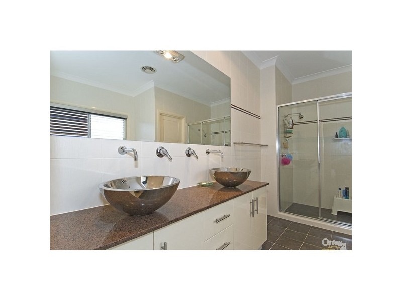 24 Gray St, Redland Bay QLD 4165