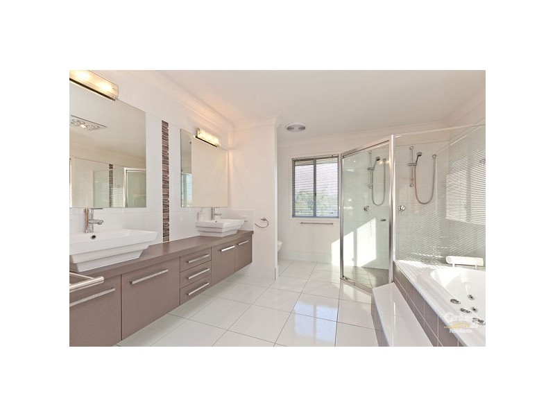 1 Cayman Crs, Ormiston QLD 4160