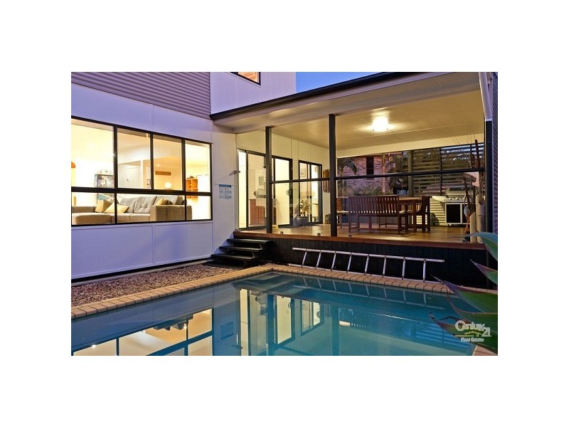 16 The Rampart, Redland Bay QLD 4165