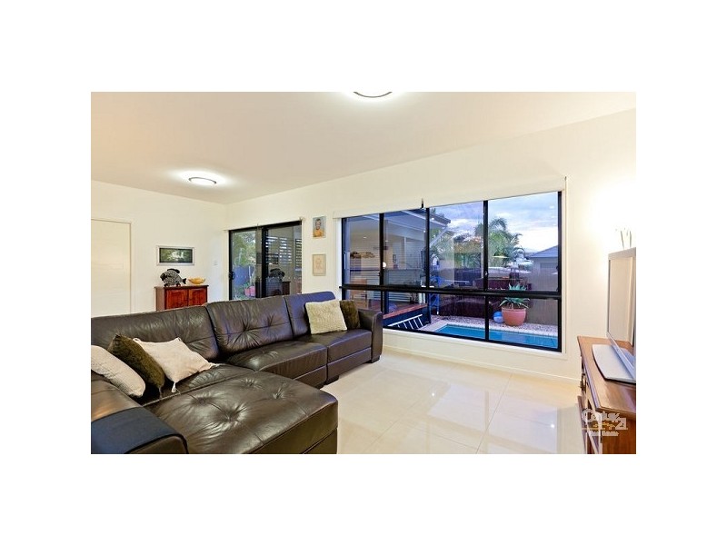 16 The Rampart, Redland Bay QLD 4165