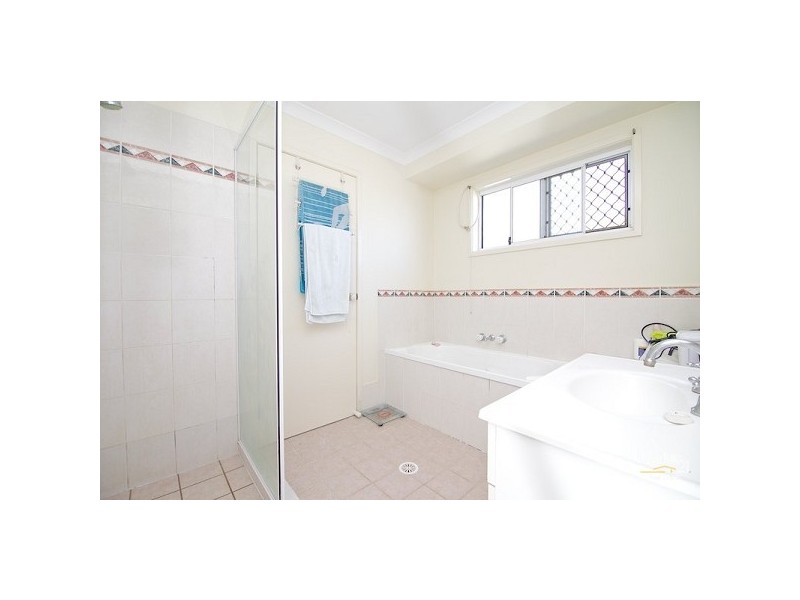 6 Lucy Court, Ormiston QLD 4160