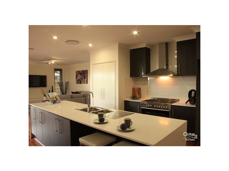 8 Estuary Avenue, Victoria Point QLD 4165