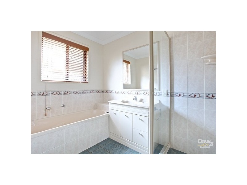 9 Brampton Cl, Redland Bay QLD 4165