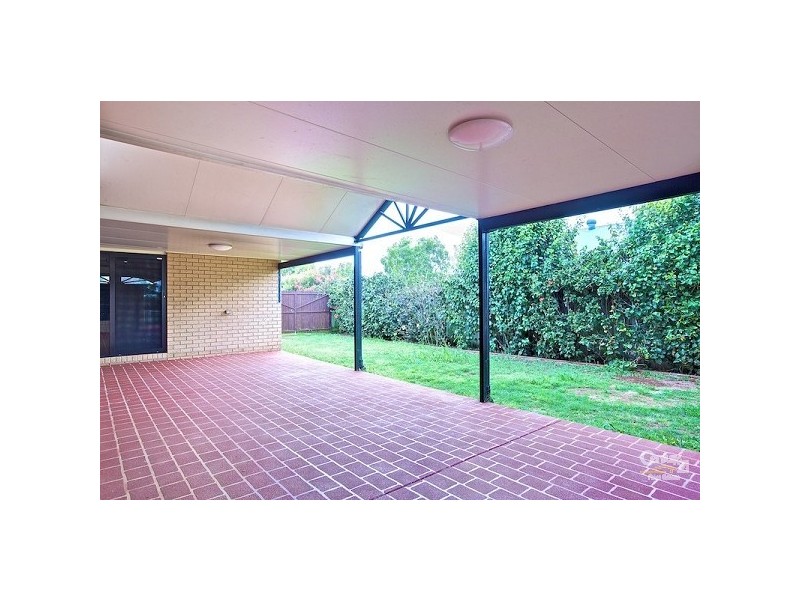 9 Brampton Cl, Redland Bay QLD 4165