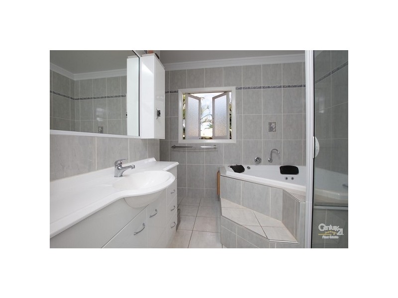 35 Collingwood Rd, Birkdale QLD 4159