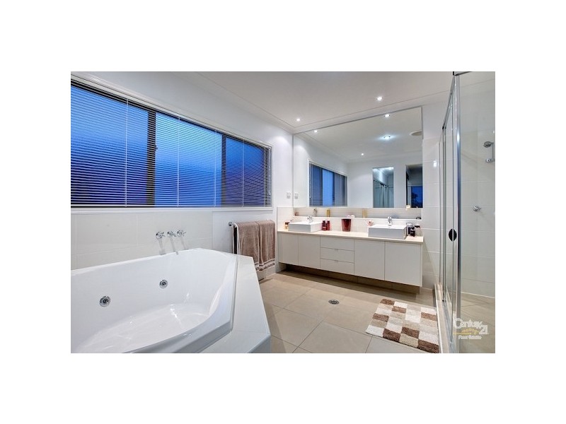 11 Ebony Cres, Redland Bay QLD 4165