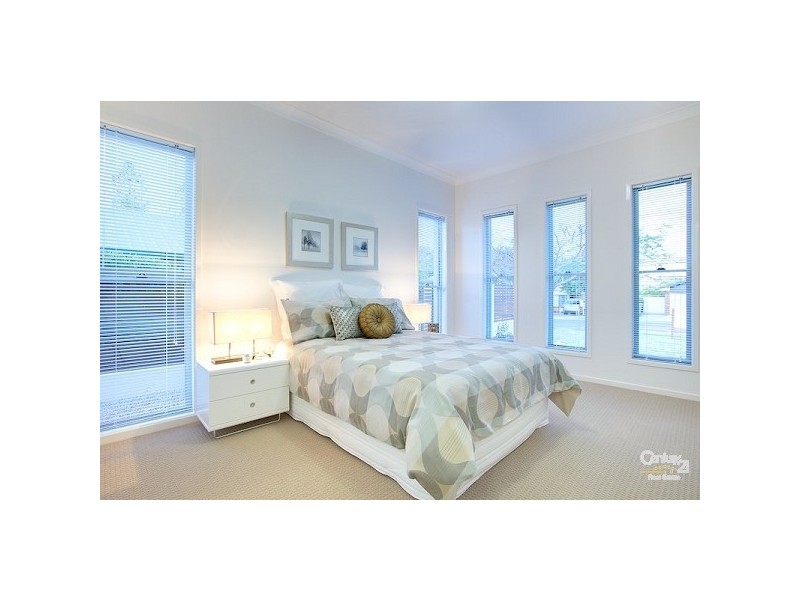 10 Shamrock St, Ormiston QLD 4160