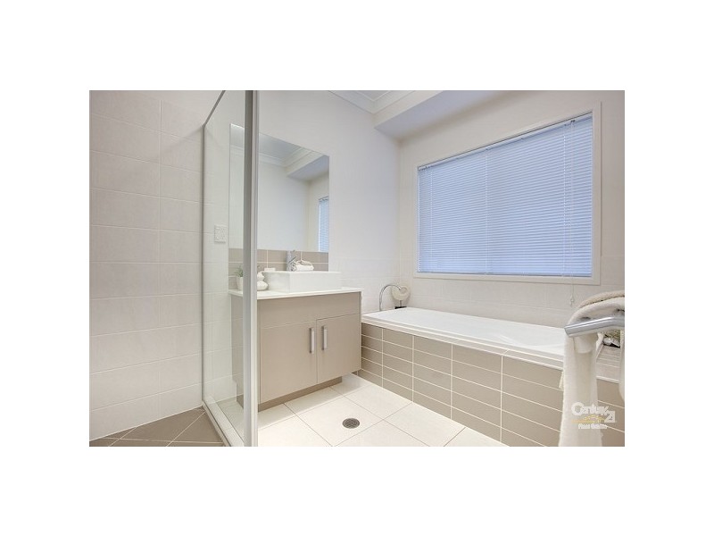 10 Shamrock St, Ormiston QLD 4160