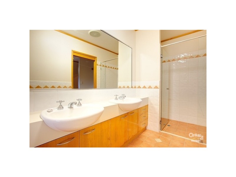 42 Raby Esp, Ormiston QLD 4160