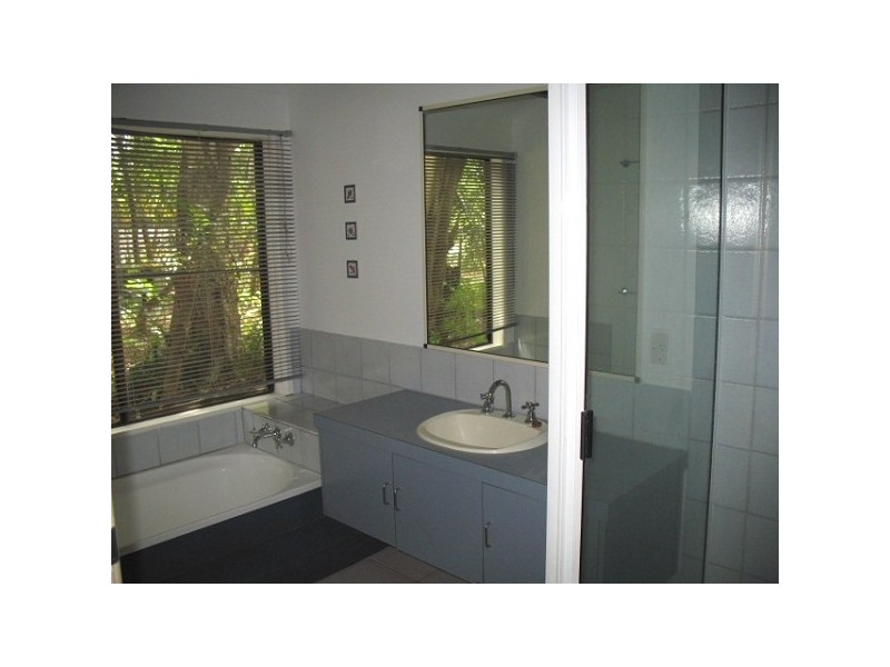94 Waverley Street, Bucasia QLD 4750
