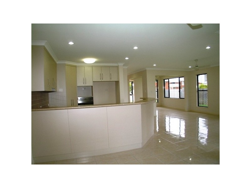 1 Lakeview Drive, Mackay QLD 4740