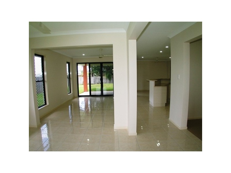 1 Lakeview Drive, Mackay QLD 4740