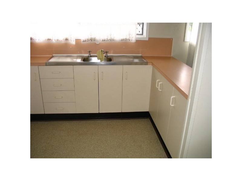 8 Mackay Street, Moranbah QLD 4744