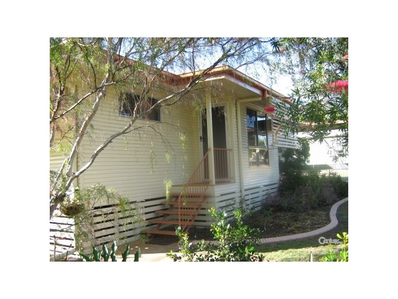 9 Rose Street, Moranbah QLD 4744