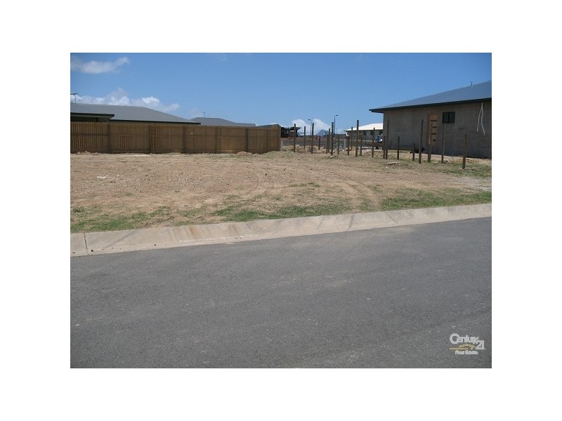 32 Hangan Street, Bucasia QLD 4750