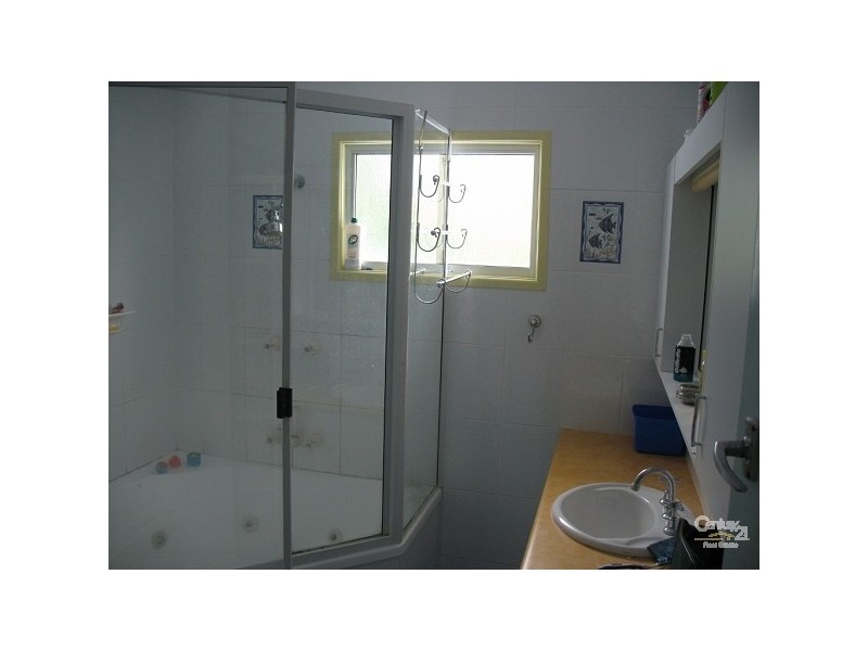 3 CURRAWONG ST, Slade Point QLD 4740