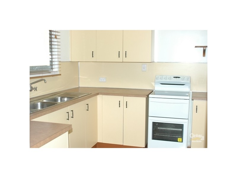 5 YEATES ST, Moranbah QLD 4744