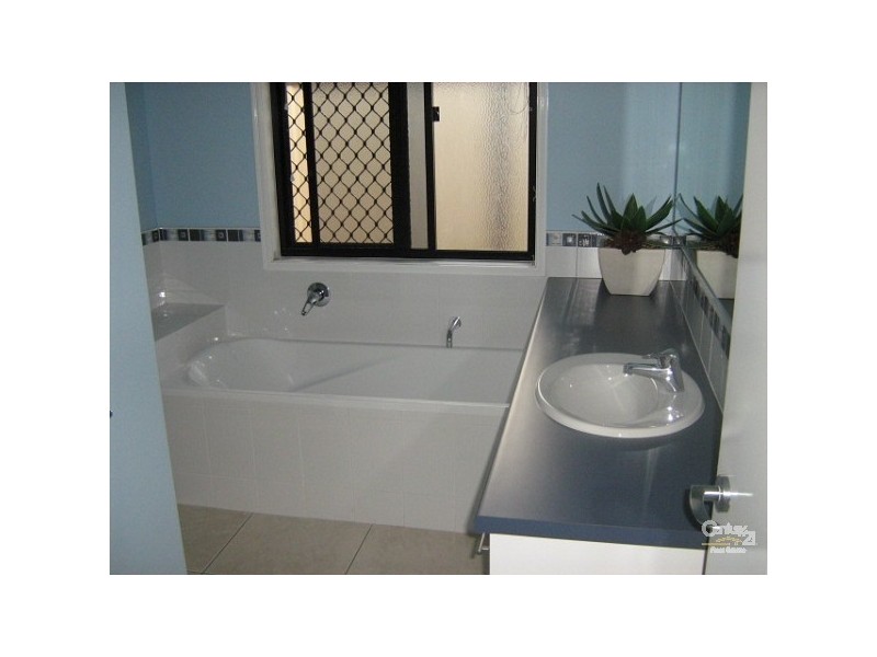 6 LONGMAN DRIVE, Moranbah QLD 4744