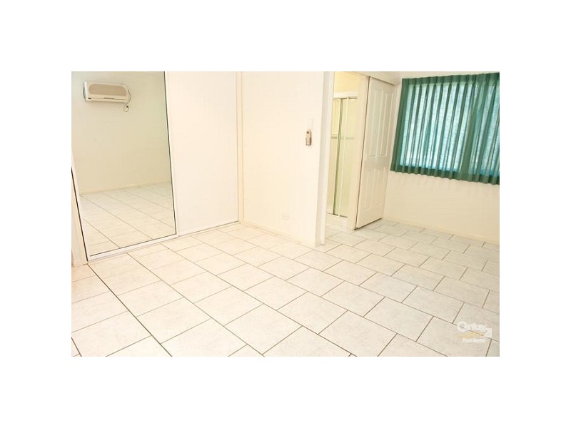 4 MOORE STREET, Mackay QLD 4740
