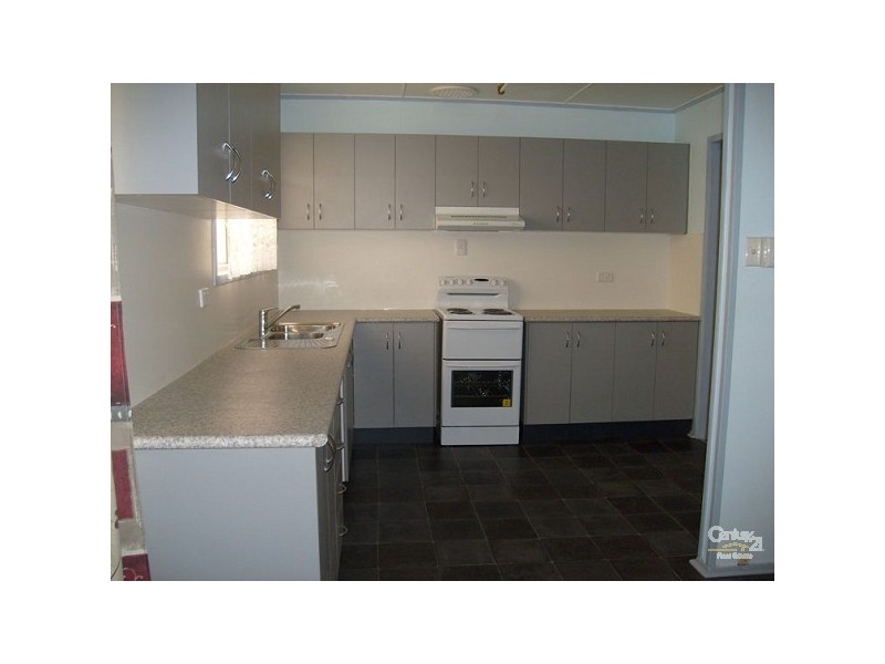 9 FRASER ST, Moranbah QLD 4744