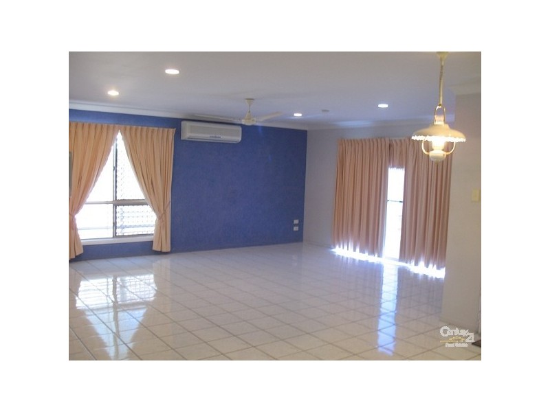 9 GROSVENOR PLACE, West Mackay QLD 4740