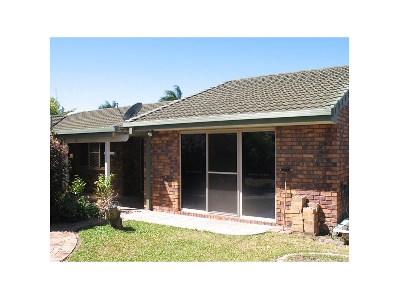 9 GROSVENOR PLACE, West Mackay QLD 4740