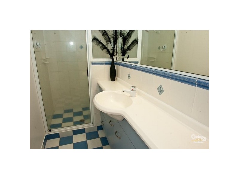 6 Maurene Court, Glenella QLD 4740
