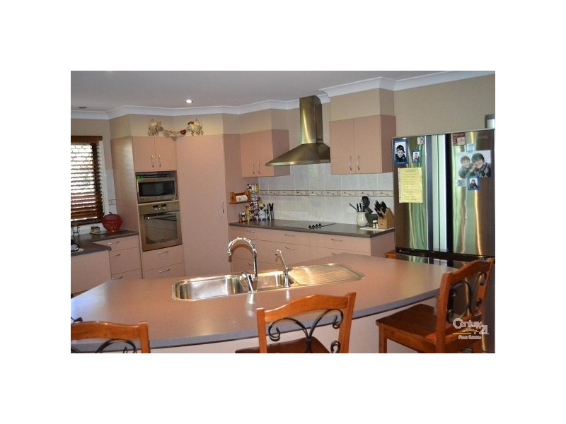 17 Maitland Street, Moranbah QLD 4744