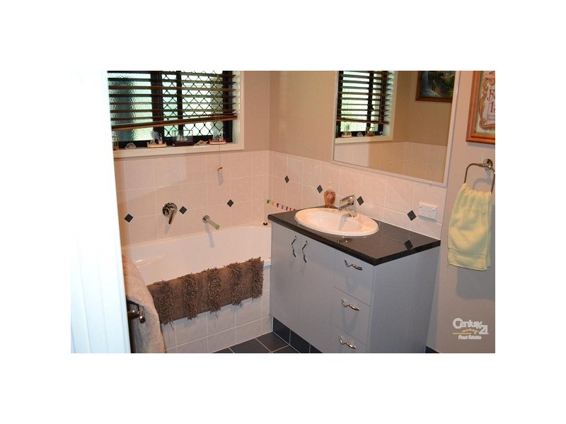 17 Maitland Street, Moranbah QLD 4744