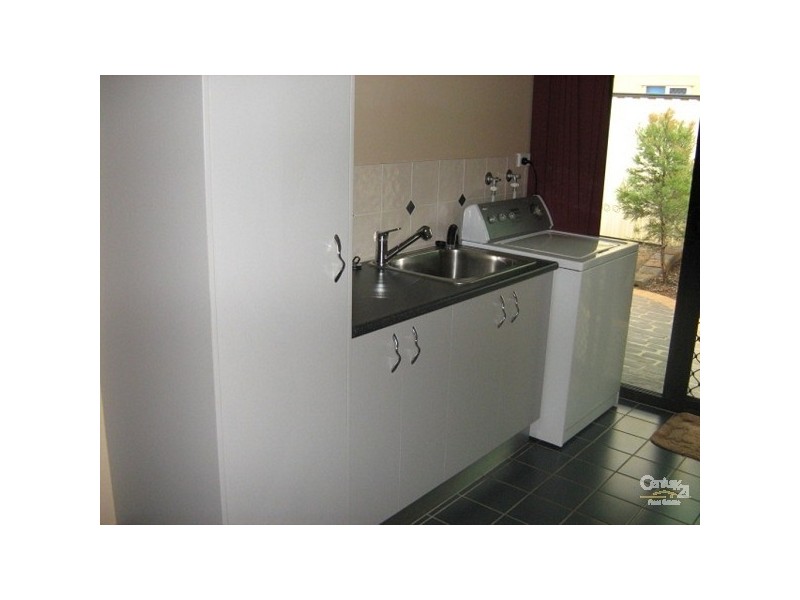 17 Maitland Street, Moranbah QLD 4744