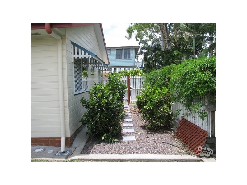 2/11 Andergrove Road, Andergrove QLD 4740
