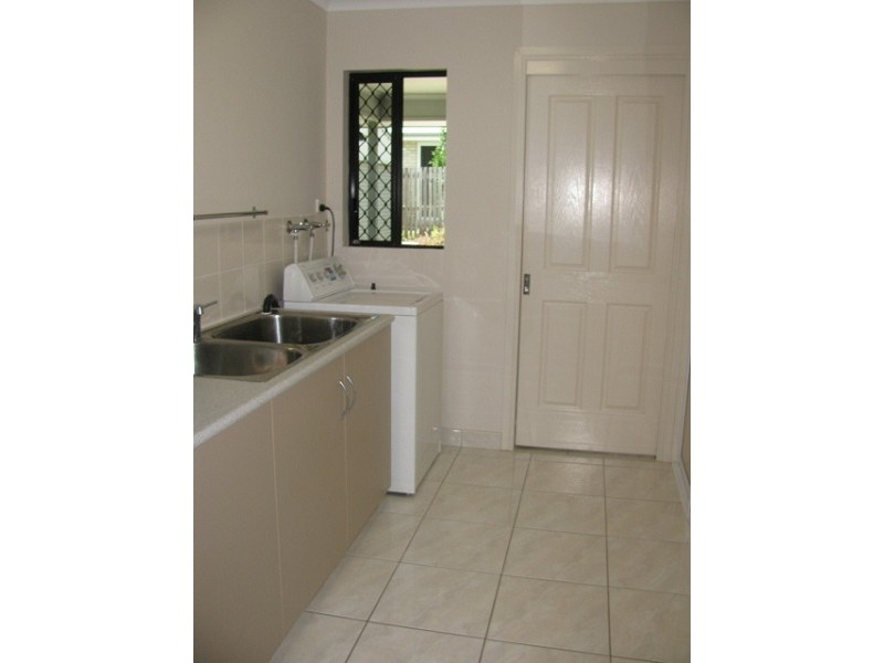 1 Pandanus Street, Beaconsfield QLD 4740