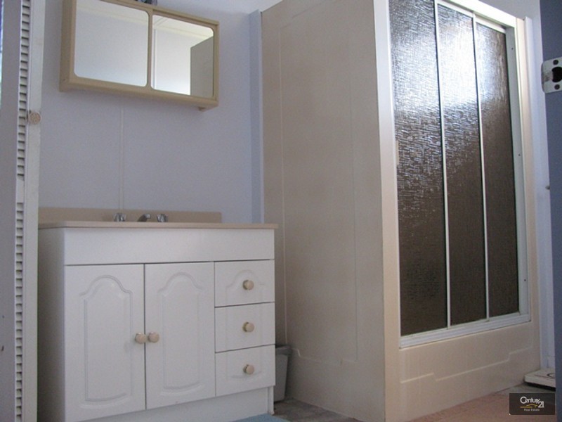 20 Davey Street, Glenella QLD 4740