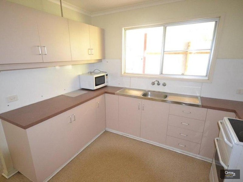 11 Yeates Street, Moranbah QLD 4744