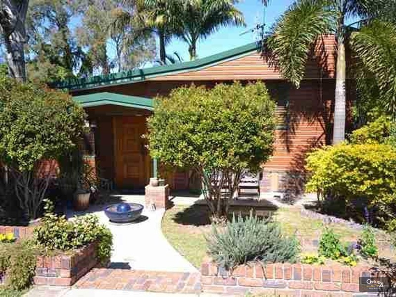 108 Mills Avenue, Moranbah QLD 4744