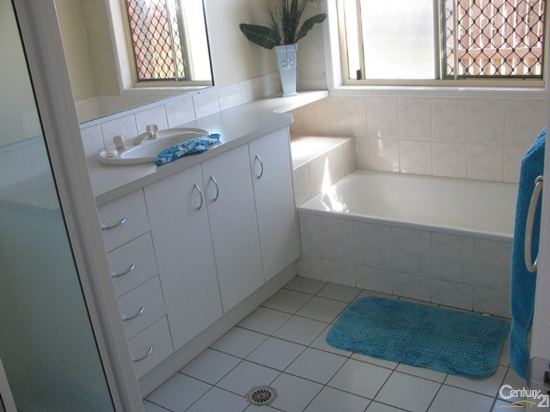 5 Chappell Court, Glenella QLD 4740