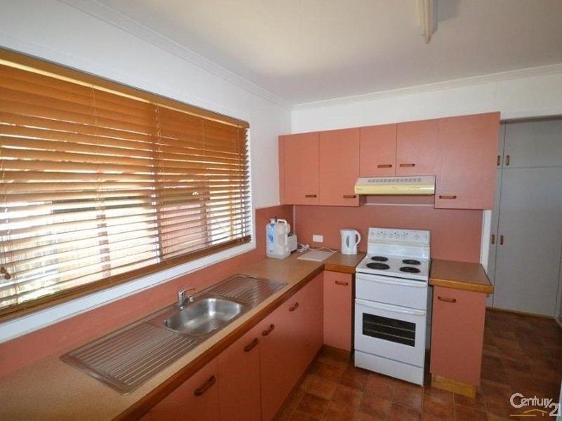 8 Herbert Court, Moranbah QLD 4744