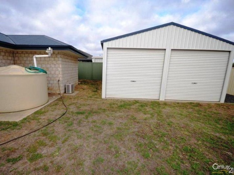 84 Lambert Drive, Moranbah QLD 4744