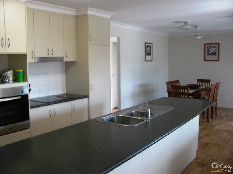 2 Carlow Close, Rural View QLD 4740