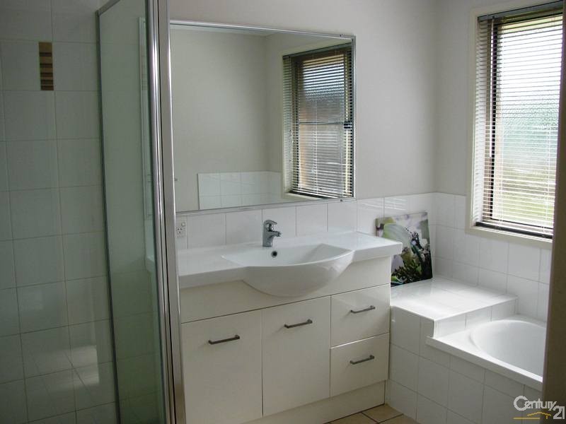 2 Carlow Close, Rural View QLD 4740