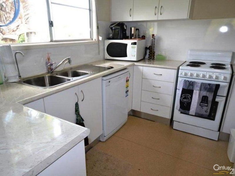 24 Yeates Street, Moranbah QLD 4744