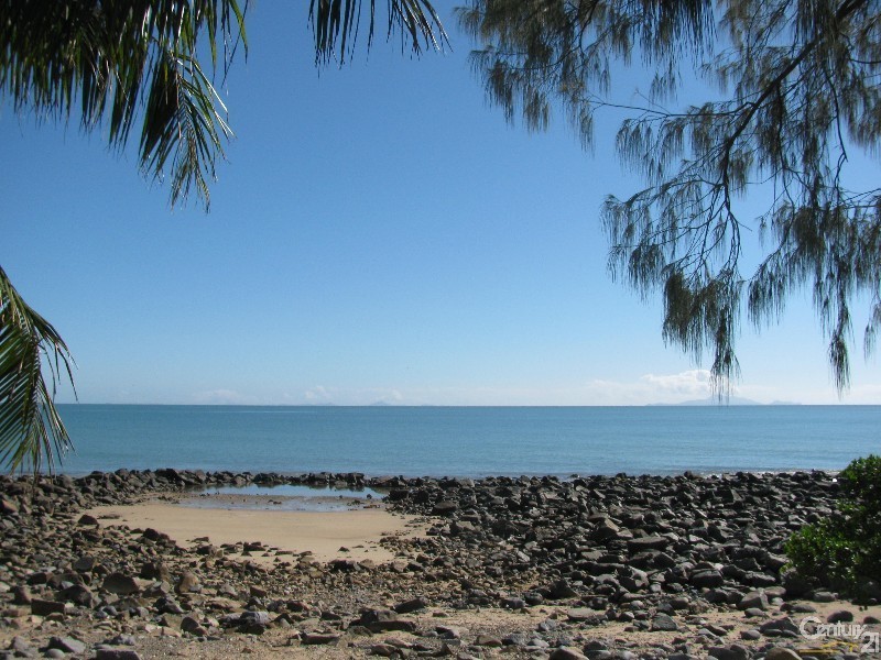 126/6 Beach Road, Dolphin Heads QLD 4740