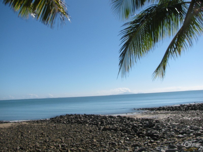 126/6 Beach Road, Dolphin Heads QLD 4740