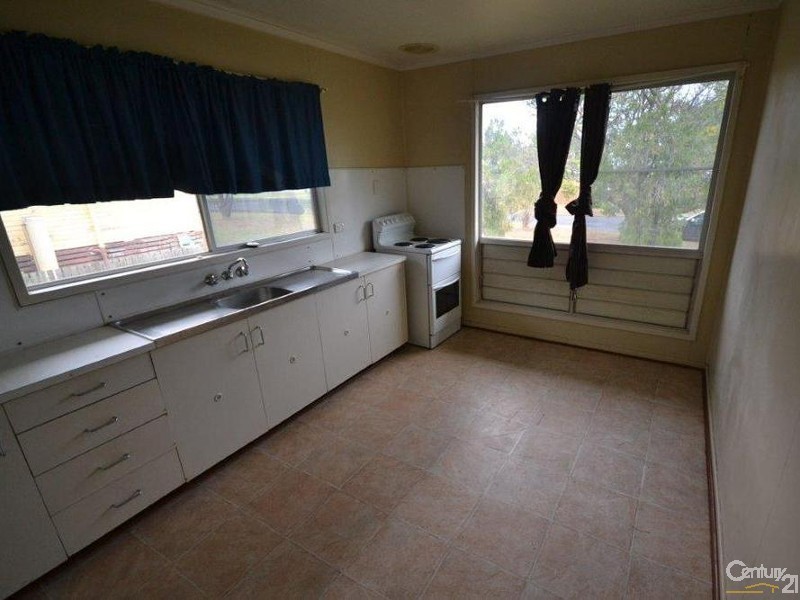2 Holt Court, Moranbah QLD 4744