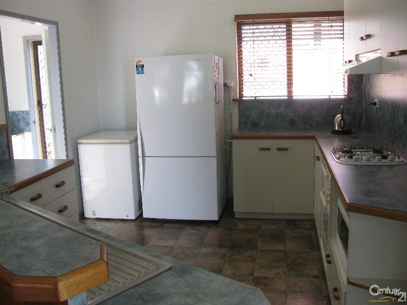 12 Stott Street, Bucasia QLD 4750