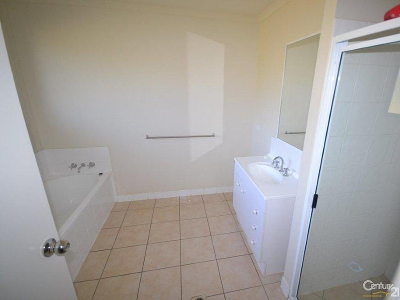 4/63 Oliver Mews, Moranbah QLD 4744