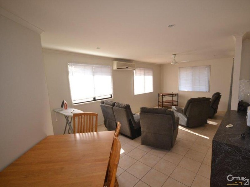 4/63 Oliver Mews, Moranbah QLD 4744